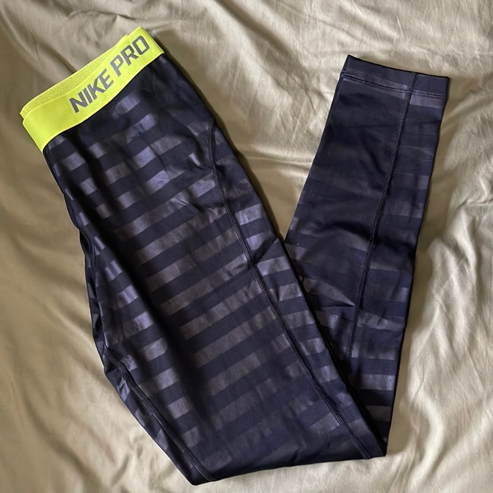 Nike pro leggings. Size M.